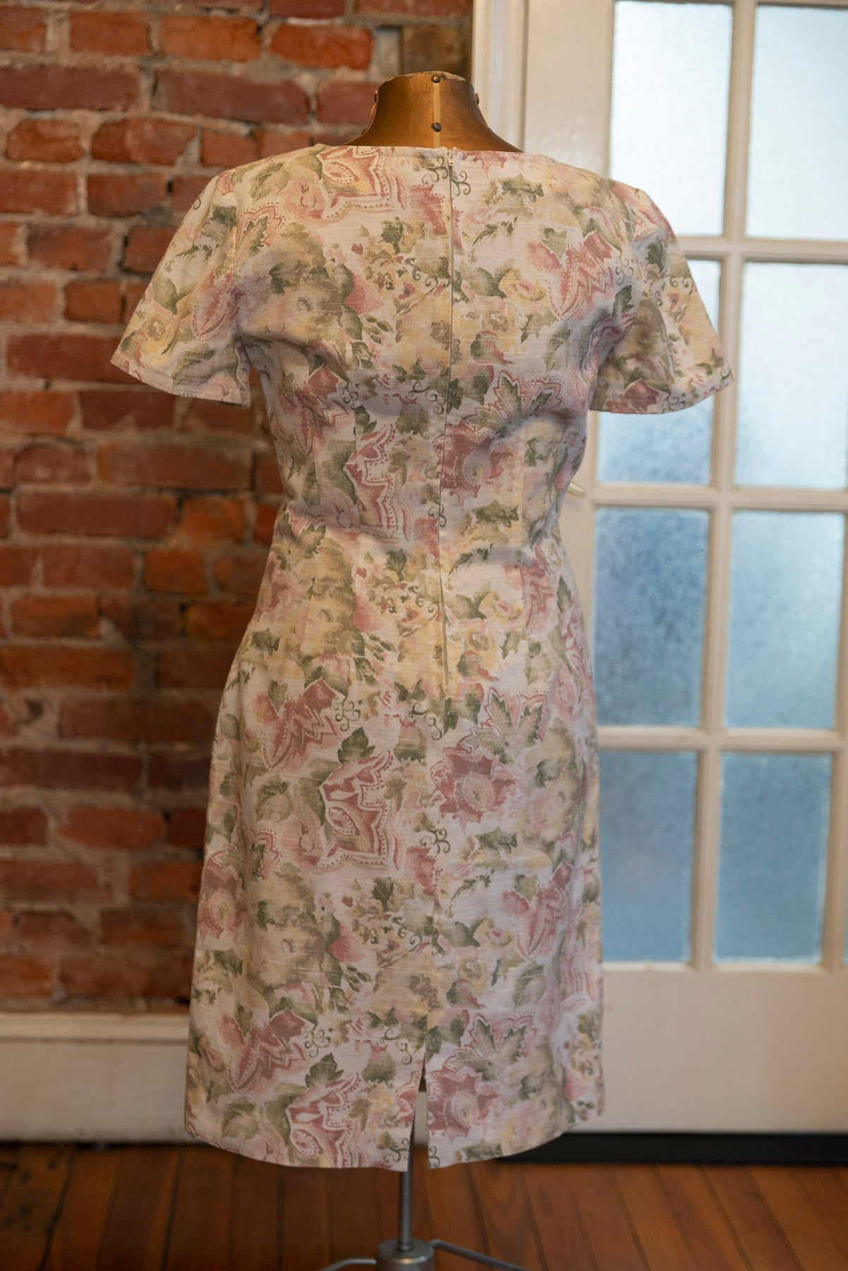 1980s Vintage Pastel Floral Linen Pencil Dress