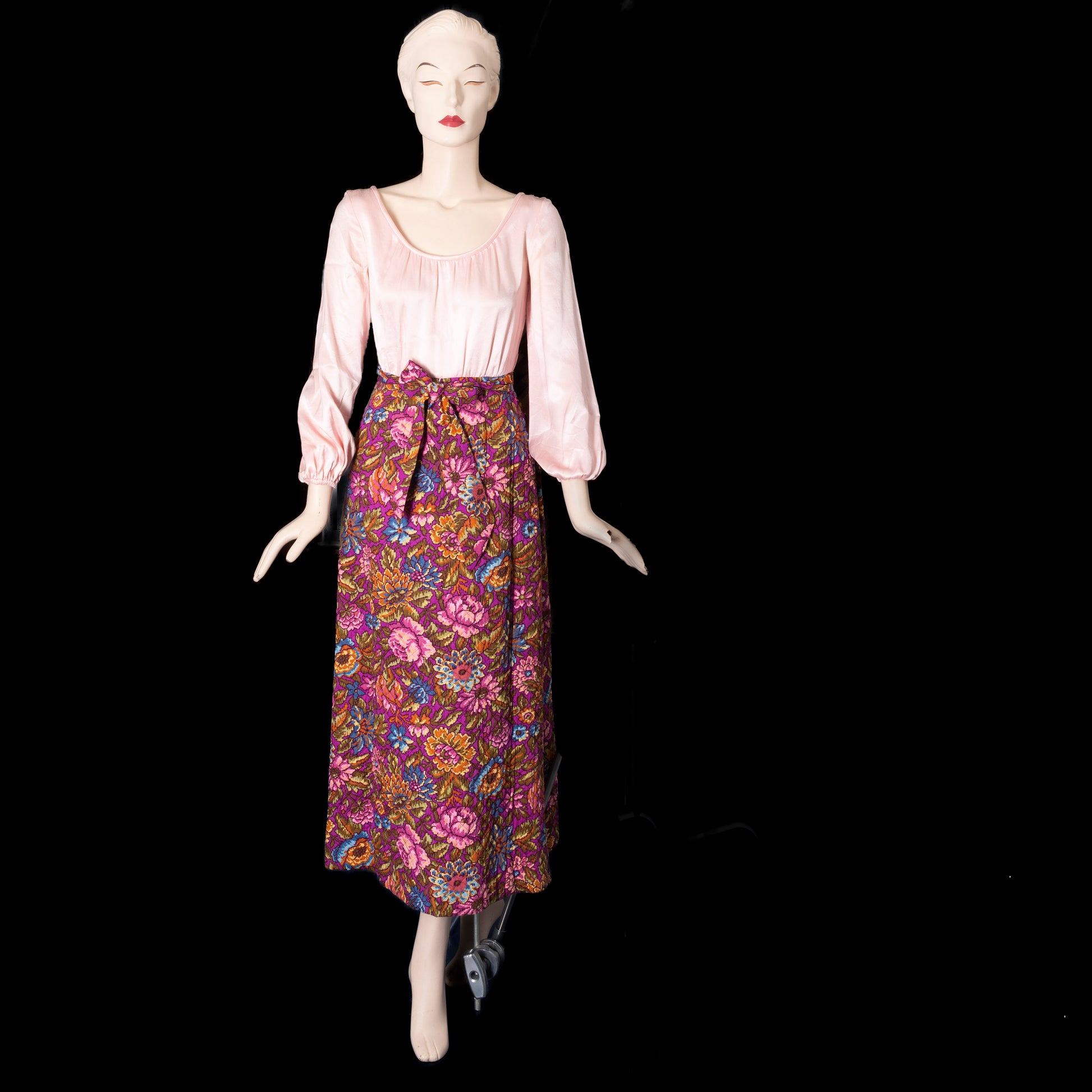 1970s Vintage Pink Quilted Dress DressCodeRedux 1970s Vintage Pink Quilted Dress DressCodeRedux